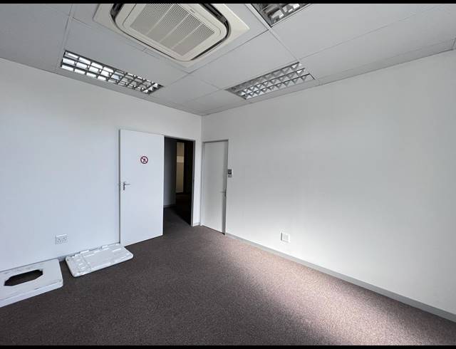 52M² OFFICE TO LET IN SEA POINT
